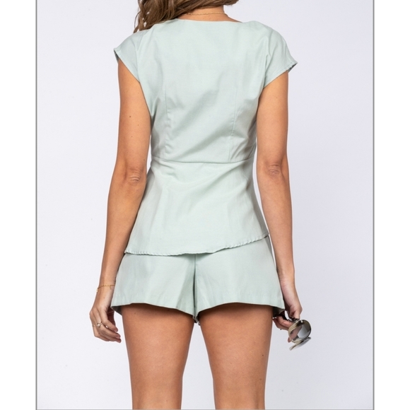 🌞2 Piece Sage Top and Mini Short Set - Picture 4 of 5